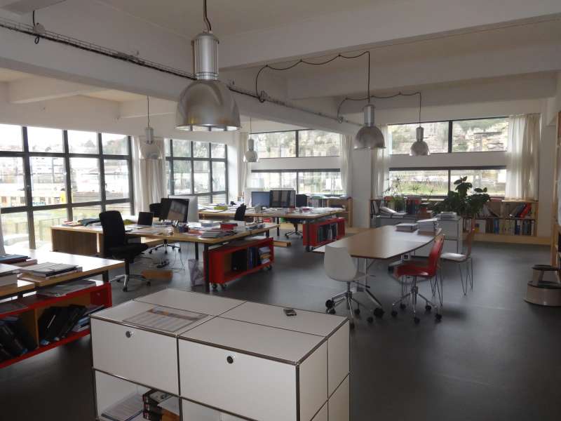 Vaste espace de bureaux