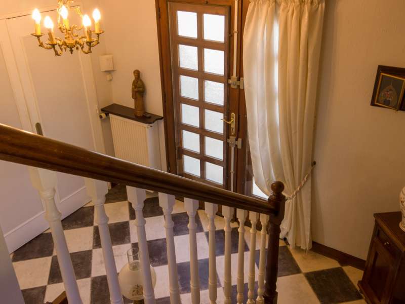 Entrée vue escalier